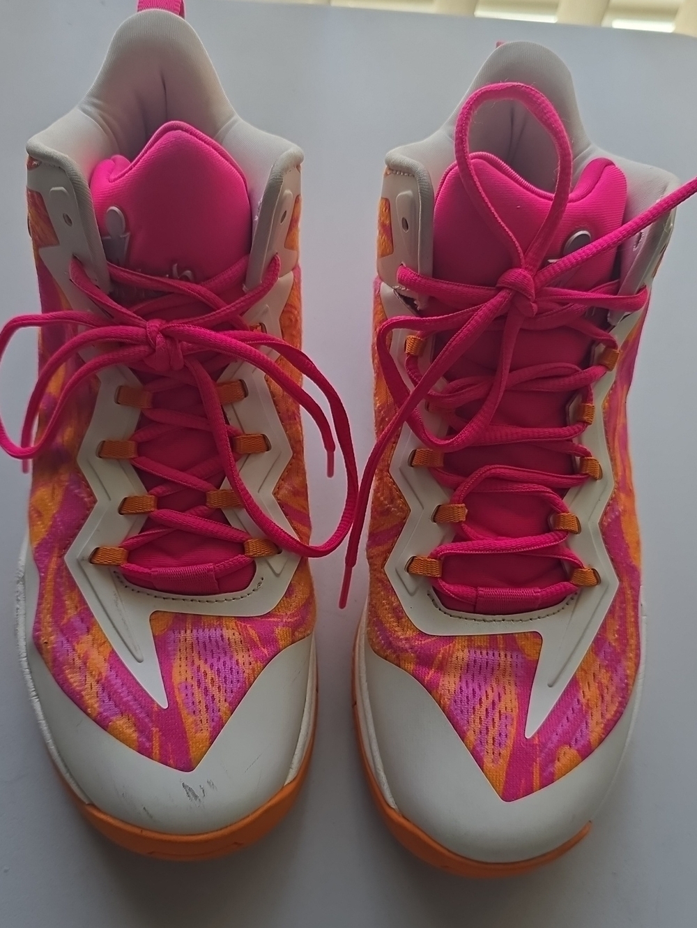 Moolah Women's BasketballSneakers in Hot Pink and Orange Size 8